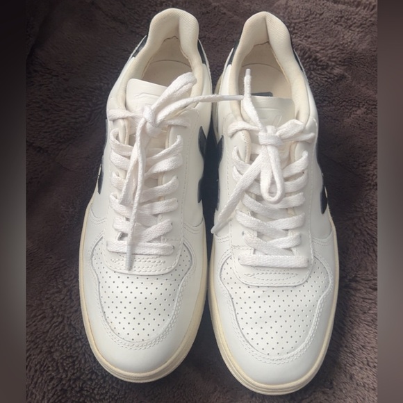 Veja Women's White and Black Sneakers - Picture 8 of 9